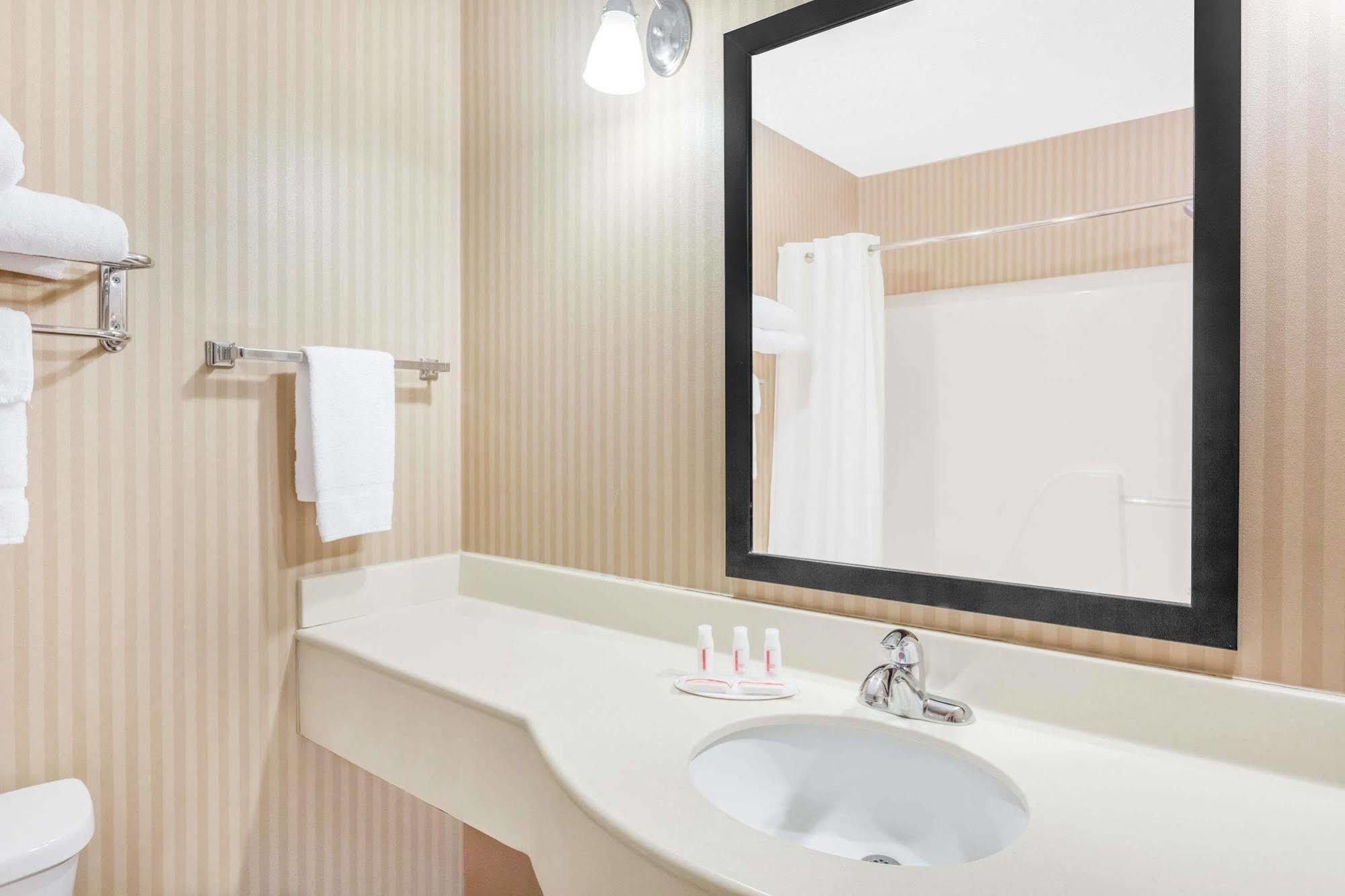 Baymont By Wyndham Cartersville Esterno foto
