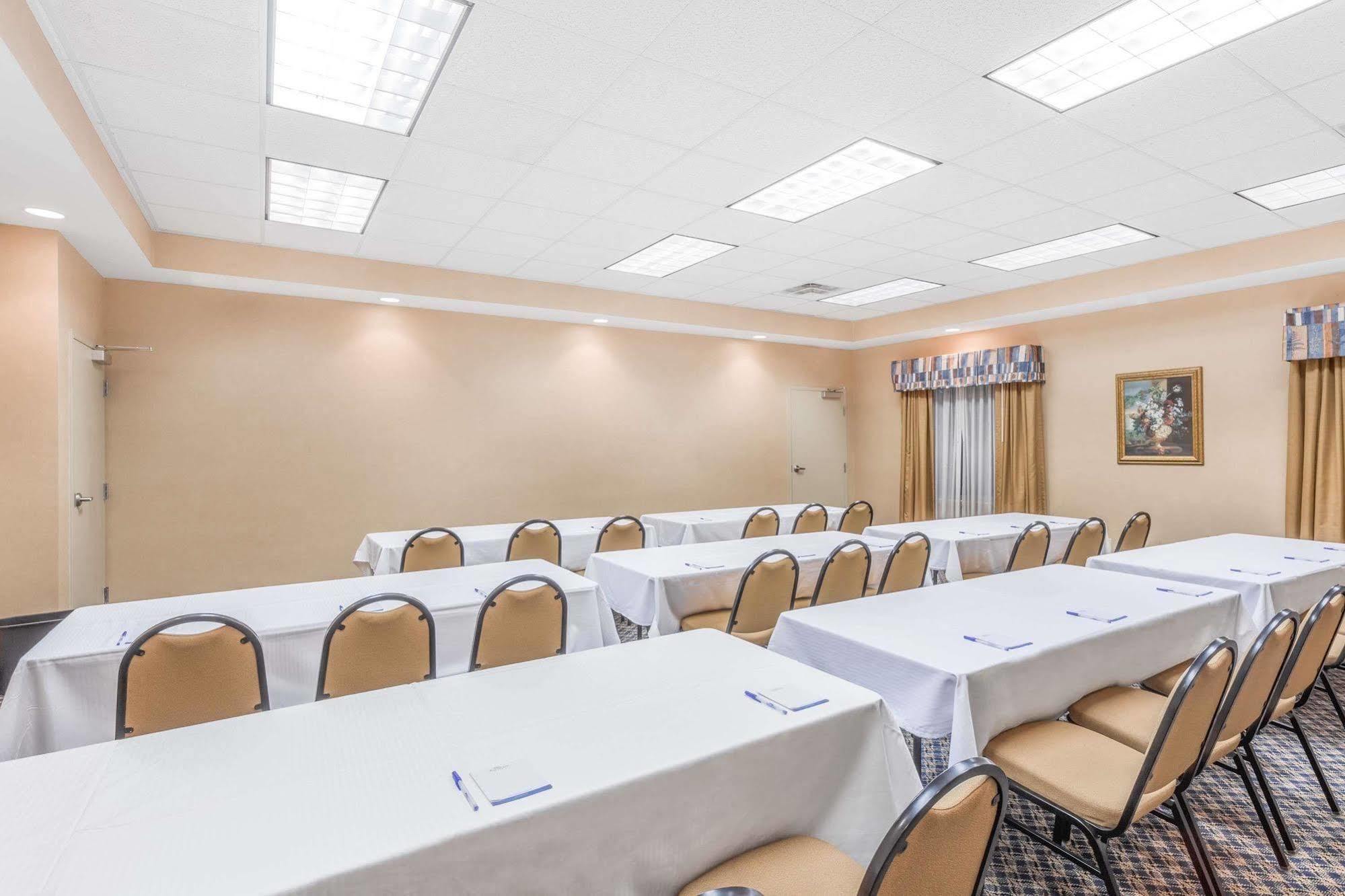 Baymont By Wyndham Cartersville Esterno foto